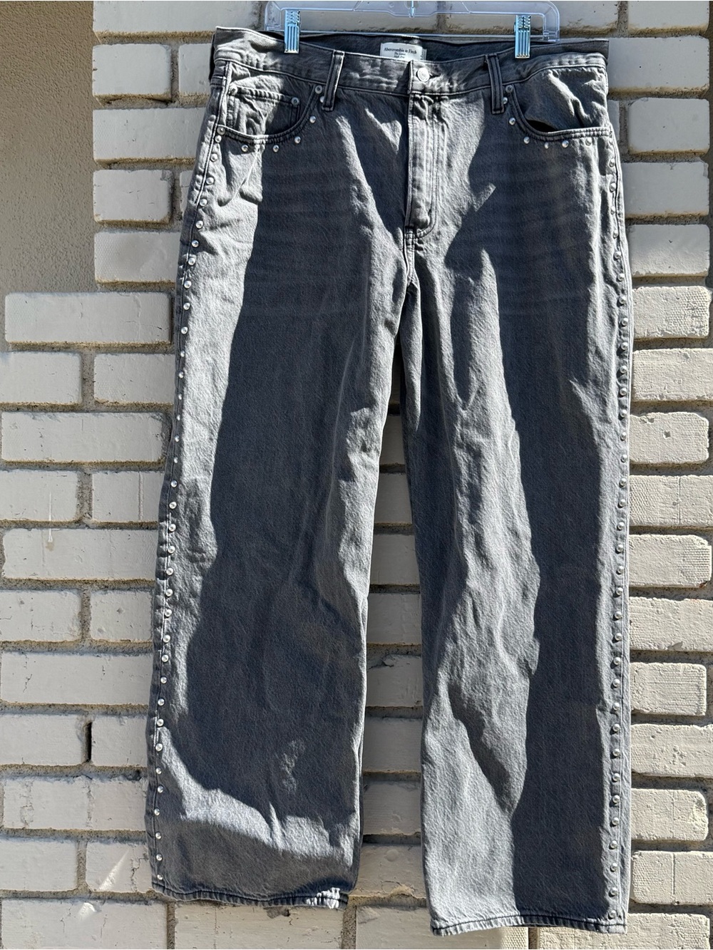 Abercrombie & Fitch Studded Loose High Rise Jeans in Gray - Size 33